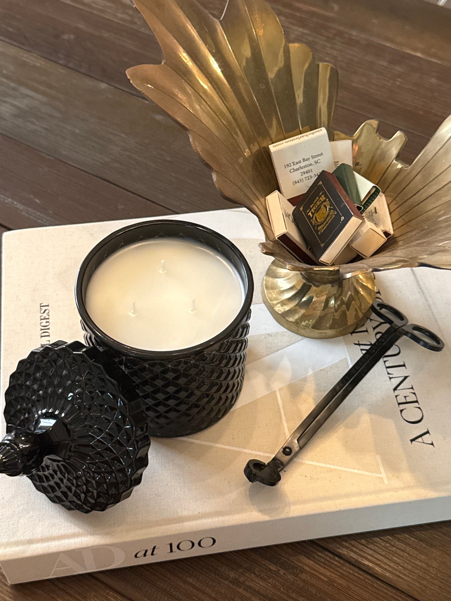 16oz Black Glass Spire (available in multiple fragrances)
